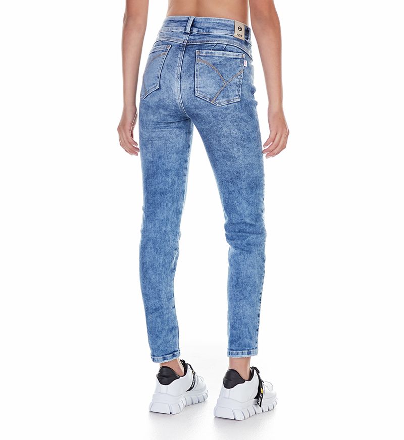JEAN-35004247-MEDIO_3