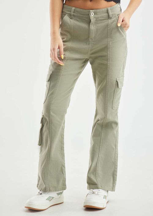 Pantalón cargo verde militar con bolsillos en costados para adolescentes
