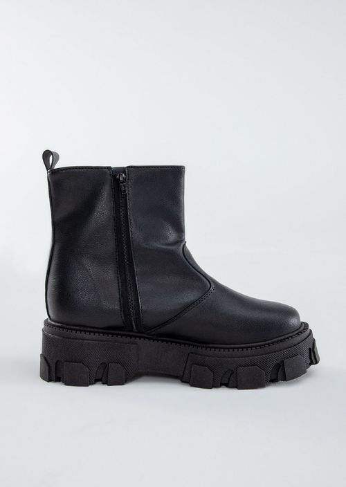 Botas negras de suela alta para adolescentes
