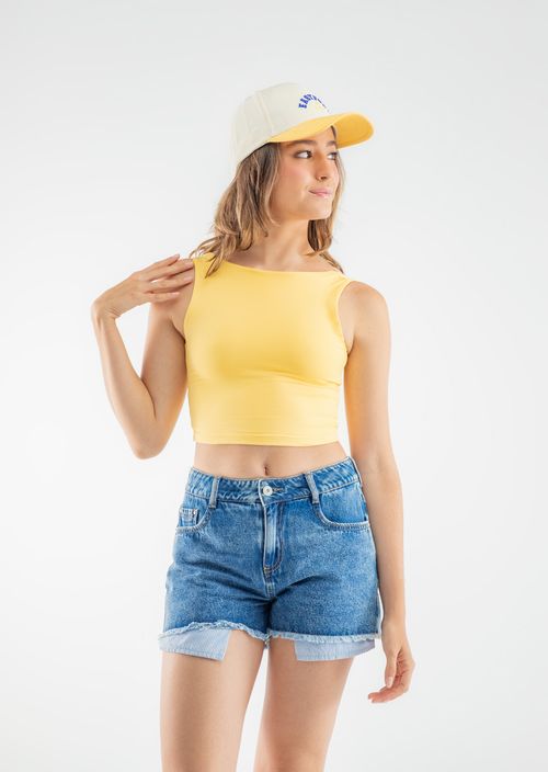 Camiseta amarilla con abertura en espalda para jóvenes