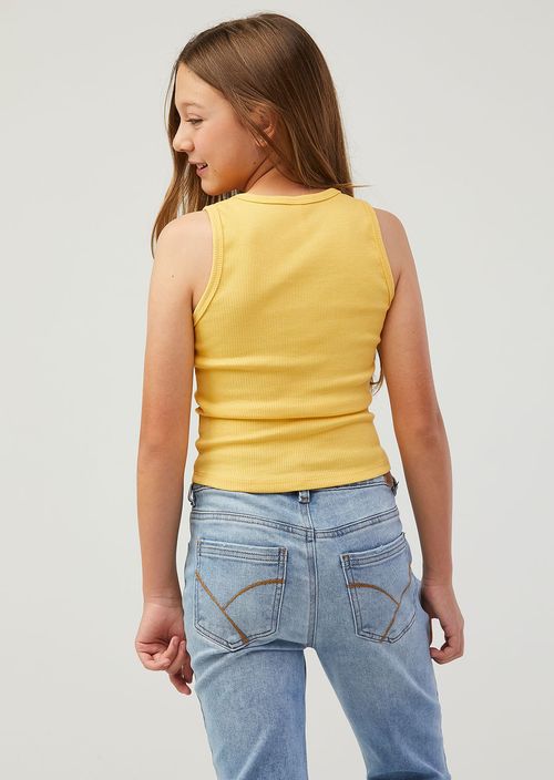 Camiseta amarilla con abertura en frente para niñas