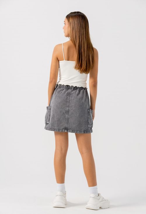 Falda gris con bolsillo cargo para adolescentes