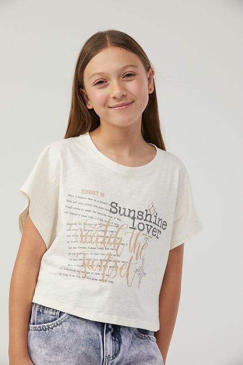 Camiseta marfil tipo mariposa para niñas