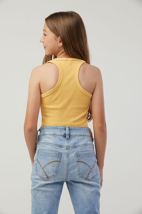 Camiseta mostaza estampada en frente para niñas