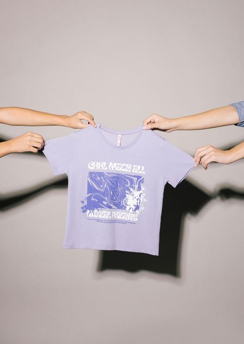 Camiseta lila pastel con frente estampado para niñas