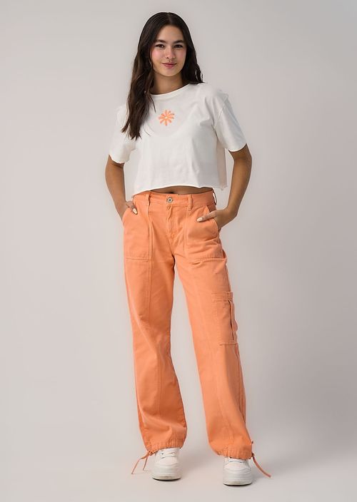 Pantalón cargo naranja con ajuste en bota para jóvenes