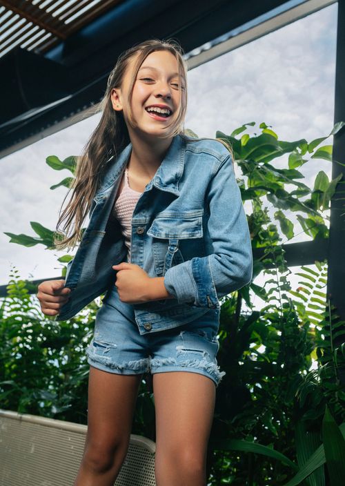 Chaqueta clara con charreteras para niñas