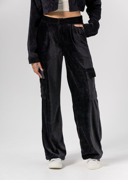 Pantalón negro con bota ancha para jóvenes