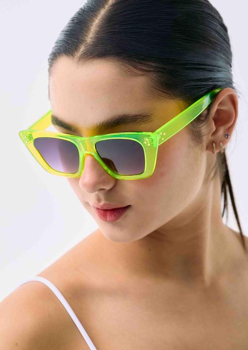Gafas verdes de sol para adolescentes