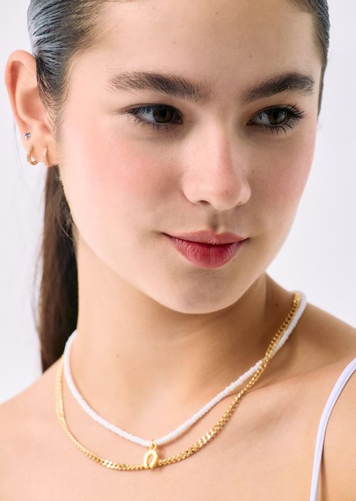 Collar dorado con dije de herradura para jóvenes