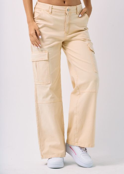 Pantalón cargo arena bolsillos con tapas para jóvenes