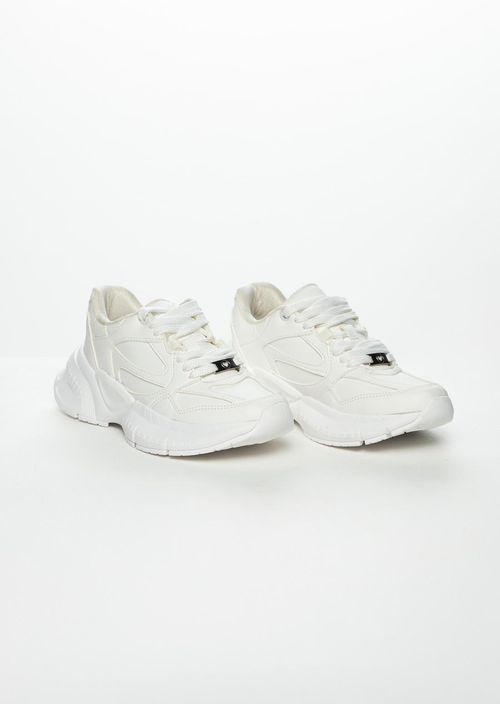 Tenis deportivos blancos para jóvenes