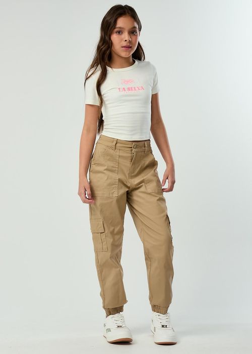 Jogger arena, tiro alto y fondo entero para niñas