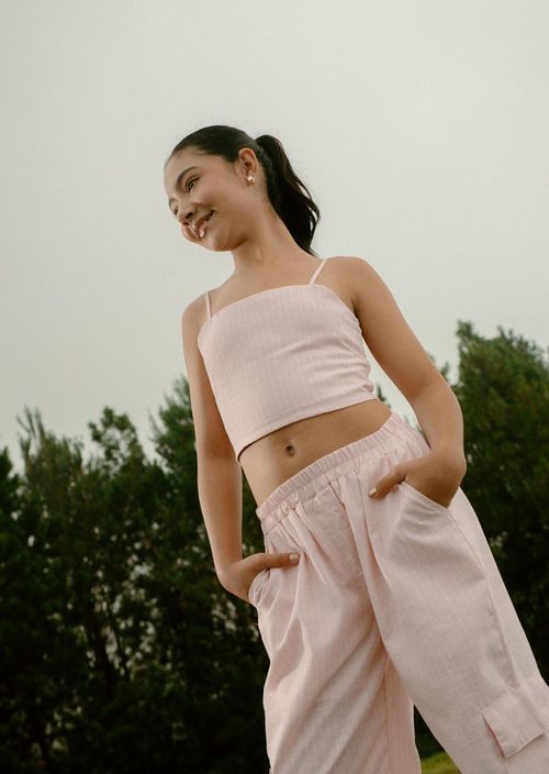 Conjunto rosa con blusa y pantalón para niñas