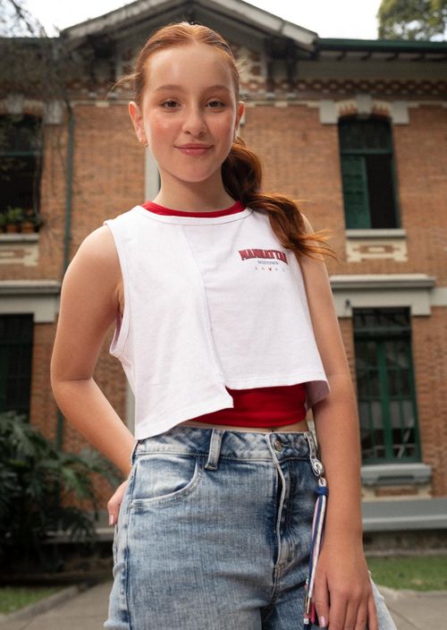 Camiseta blanca doble prenda para jóvenes