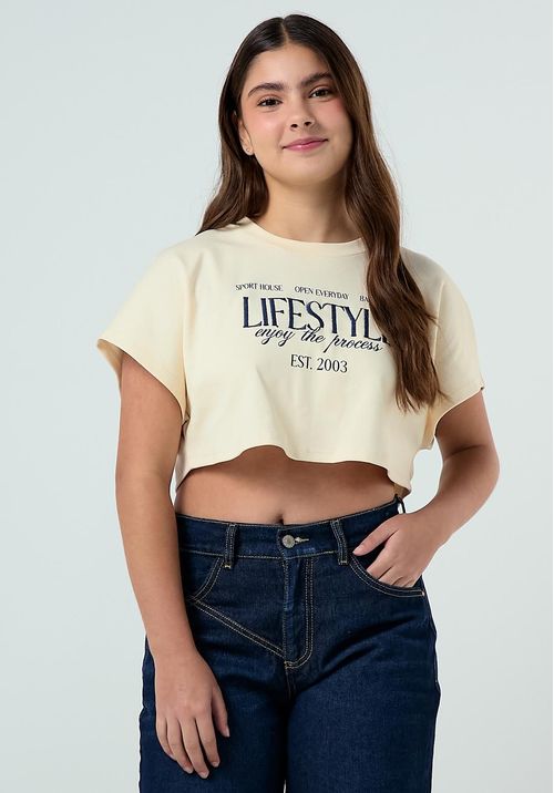 Camiseta beige manga rodada para jóvenes
