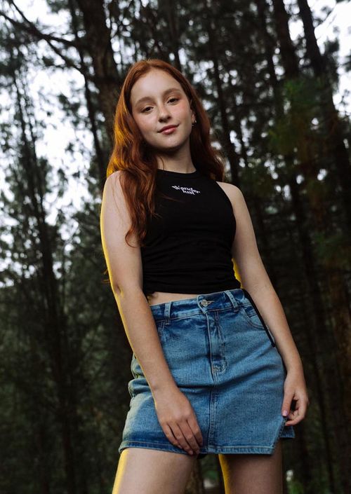 Falda short medio fondo entero para jóvenes