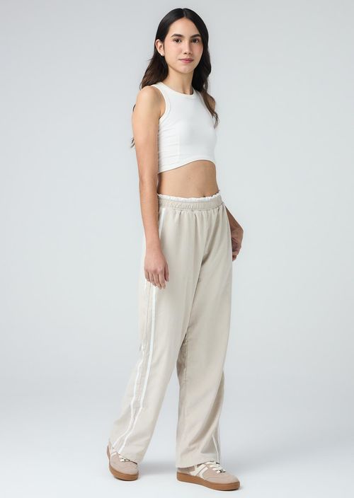 Pantalón arena con sesgos decorativos para adolescentes