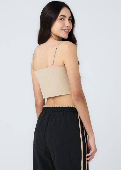 Blusa arena con cortes en frente para jóvenes