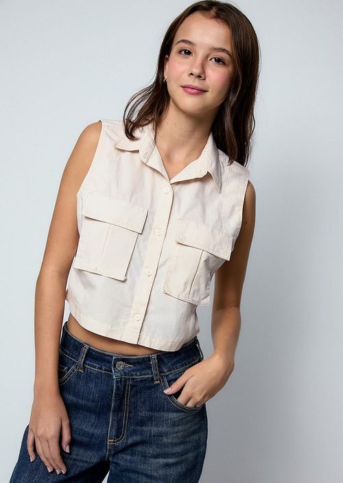 Blusa arena con bolsillos cargo para jóvenes