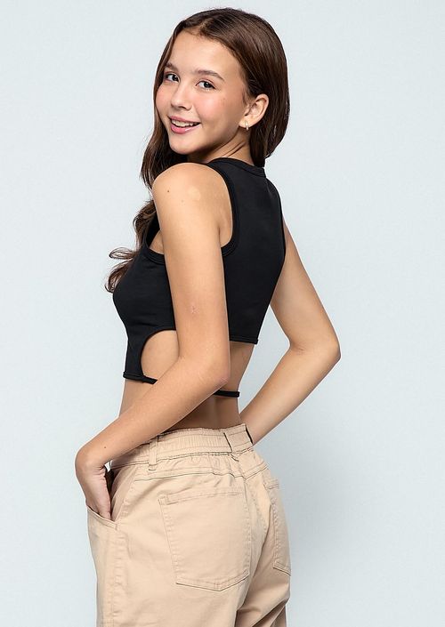 Camiseta negro con aberturas para jóvenes