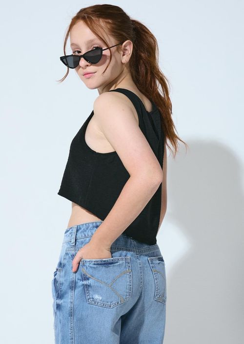 Blusa negra con botón en espalda para adolescentes