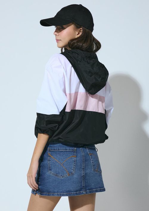 Chaqueta negra con bloques de color para jóvenes